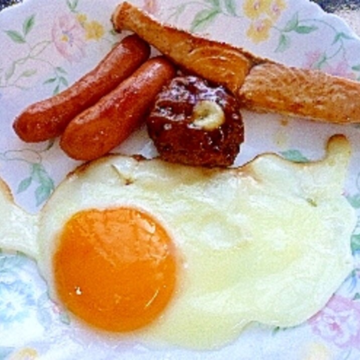 朝食プレート鮭＆牛カルビマヨネーズ＆目玉焼き